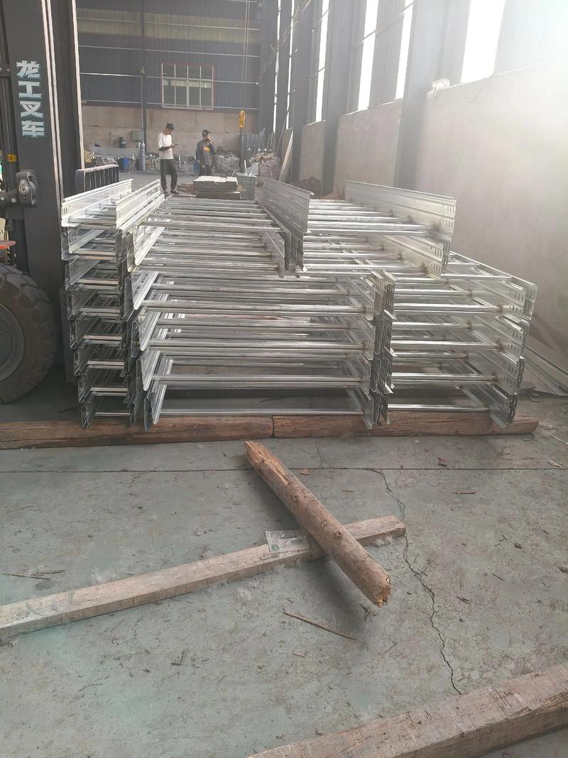 桥架产品介绍 梯式、槽式防火与镀锌铝合金槽隔板